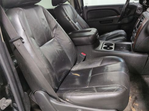 Used 2011 Chevrolet Suburban LT image 23