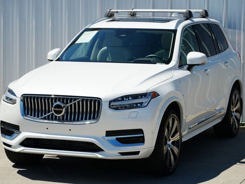 Used 2024 Volvo XC90 T8 Ultimate w/ Lounge Package image 51