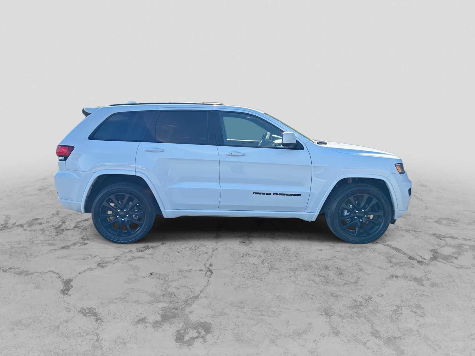 Used 2018 Jeep Grand Cherokee Altitude AWD/4WD image 9