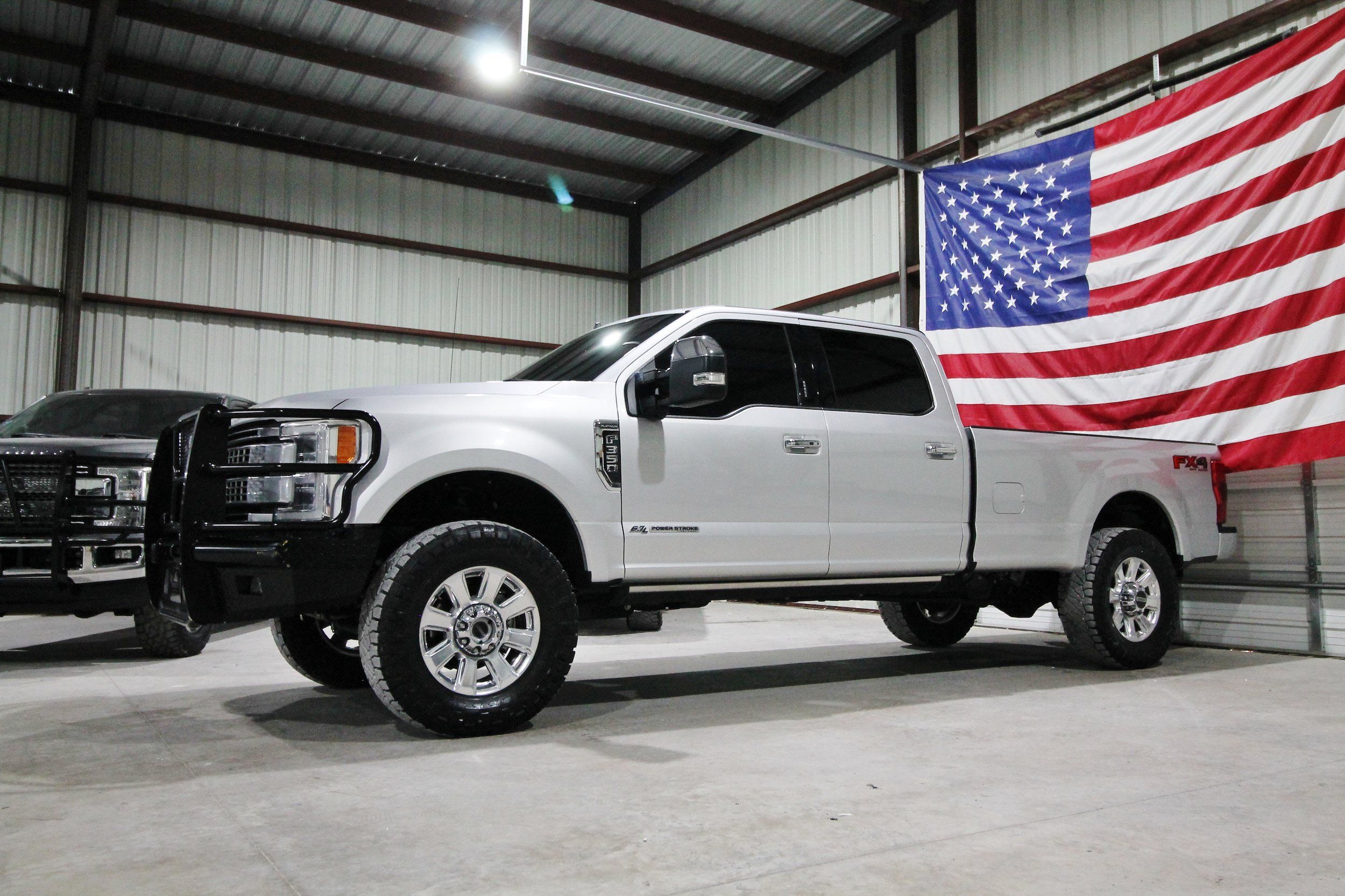 Used 2019 Ford F350 Platinum w/ Platinum Ultimate Package AWD/4WD image 4