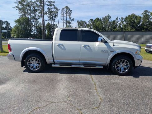 Used 2017 RAM 1500 Laramie w/ Convenience Group AWD/4WD image 3
