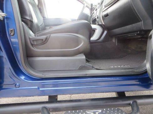 Used 2021 Nissan Titan SV w/ SV Convenience Package AWD/4WD image 32