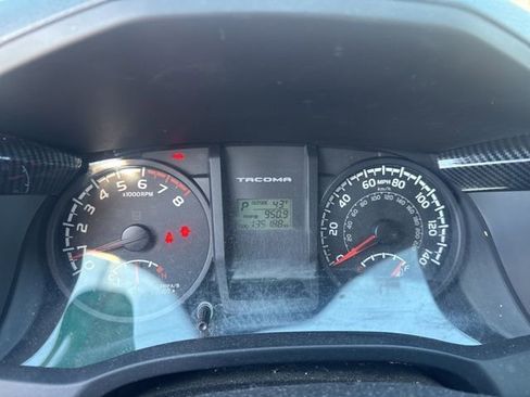 Used 2016 Toyota Tacoma SR w/ Towing Package image 12