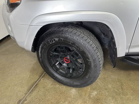 Used 2022 Toyota 4Runner TRD Off-Road Premium w/ TRD Black Wheel Package (TMS) AWD/4WD image 5