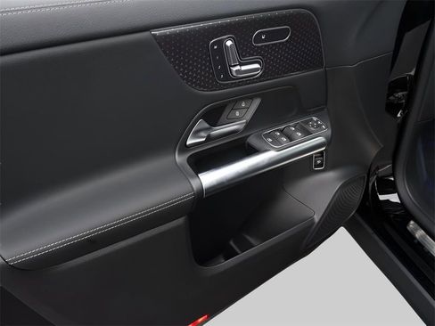 Used 2025 Mercedes-Benz GLA 250 4MATIC image 46