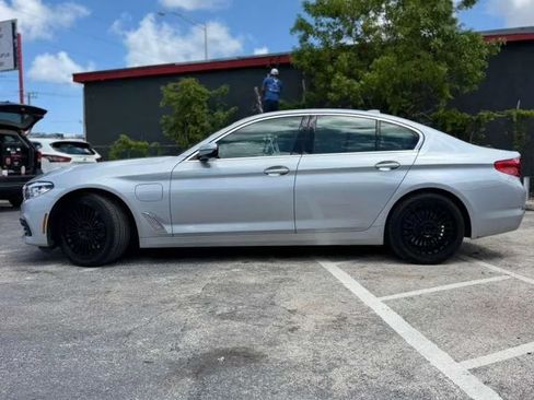Used 2020 BMW 530e xDrive w/ Premium Package AWD/4WD image 7
