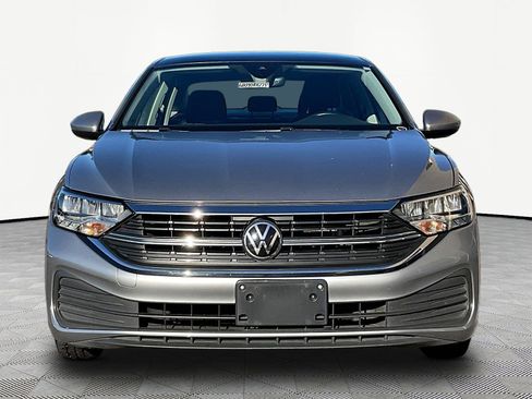 Used 2024 Volkswagen Jetta SE FWD image 2