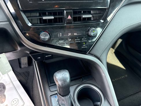 Used 2021 Toyota Camry SE image 23