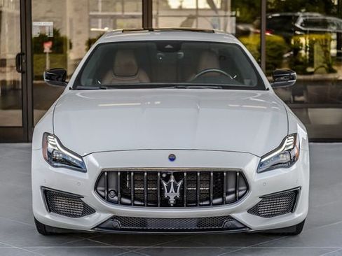 Used 2021 Maserati Quattroporte S GranSport Q4 AWD/4WD image 5