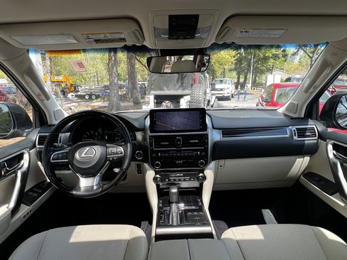 Used 2023 Lexus GX 460 Premium w/ Premium Plus Package image 34