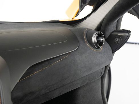 Used 2025 McLaren 750S RWD image 23