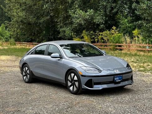 Certified 2025 Hyundai Ioniq 6 SE RWD image 2