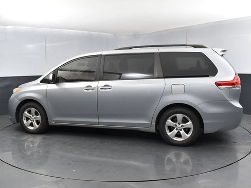 Used 2014 Toyota Sienna LE FWD image 6