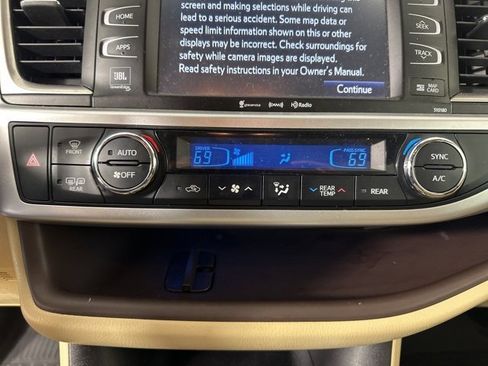 Used 2017 Toyota Highlander Limited image 19
