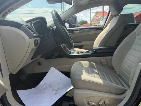 Used 2019 Ford Fusion SE FWD image 14