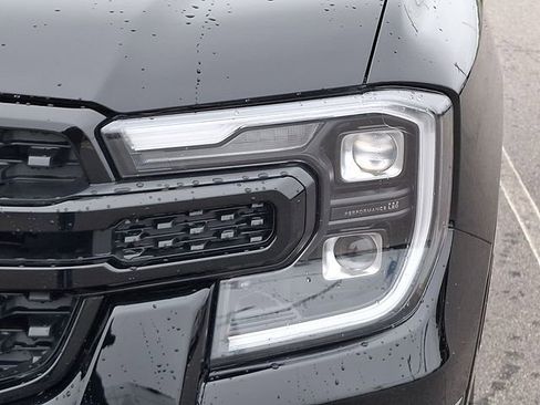 Used 2025 Ford Ranger Lariat w/ FX4 Off-Road Package AWD/4WD image 9