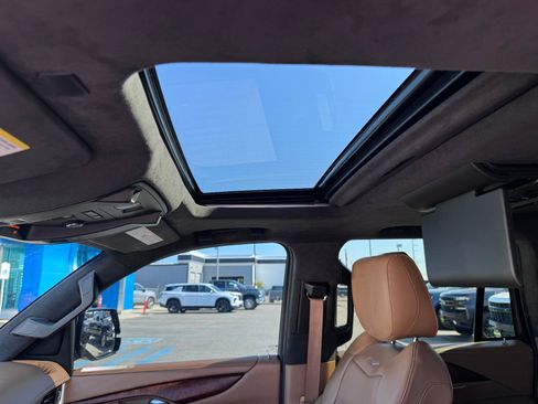 Used 2017 Cadillac Escalade Platinum AWD/4WD image 46