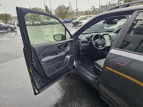 Certified 2025 Subaru Forester Limited image 19