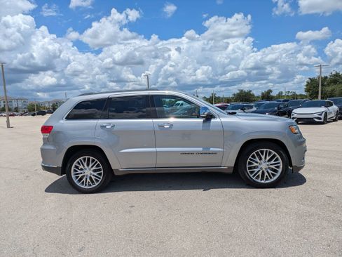 Used 2018 Jeep Grand Cherokee Summit AWD/4WD image 3