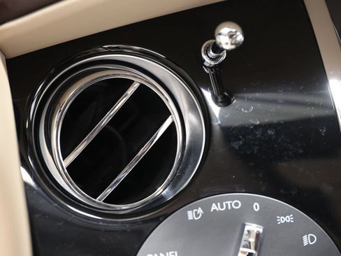 Used 2015 Rolls-Royce Wraith RWD image 34
