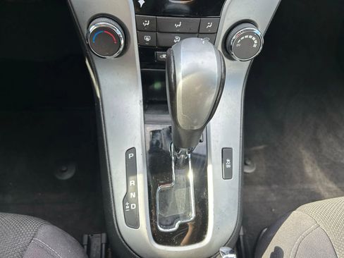 Used 2014 Chevrolet Cruze LT image 18