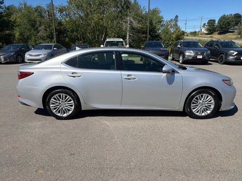 Used 2013 Lexus ES 350 w/ Luxury Pkg FWD image 4