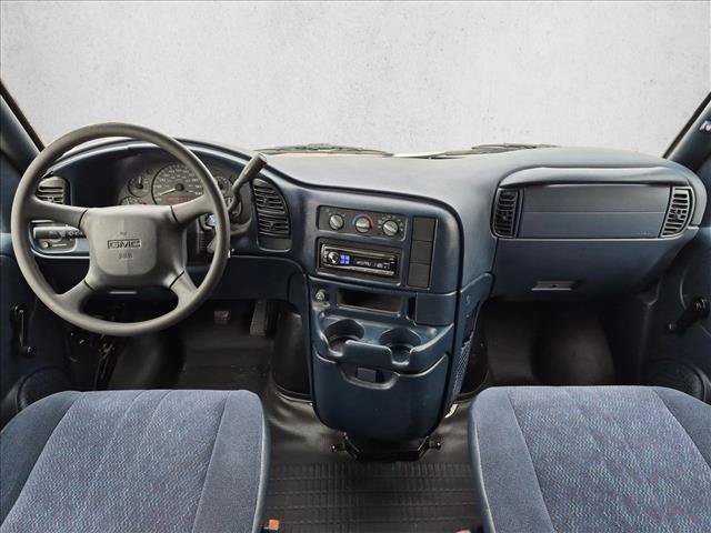 Used 2002 GMC Safari RWD image 15