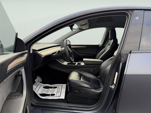 Used 2022 Tesla Model Y Performance image 15