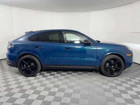 Certified 2025 Porsche Cayenne Coupe w/ Premium Package Plus image 8