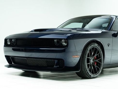 Used 2015 Dodge Challenger SRT Hellcat image 10