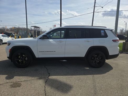 Used 2023 Jeep Grand Cherokee L Limited w/ Black Appearance Package image 4