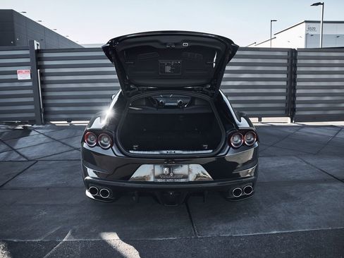 Used 2018 Ferrari GTC4Lusso T image 19