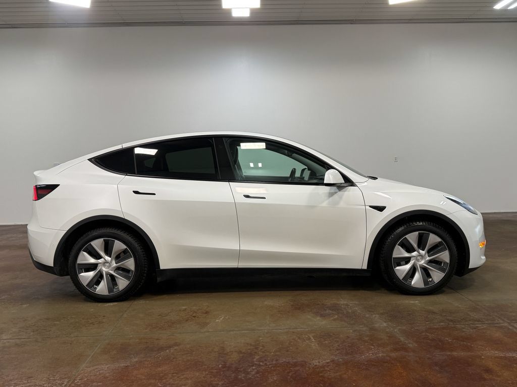 Used 2021 Tesla Model Y Long Range AWD/4WD image 22