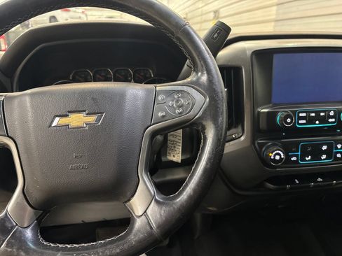 Used 2019 Chevrolet Silverado 1500 LT RWD image 17