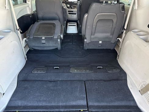 Certified 2022 Chrysler Voyager LX FWD image 16