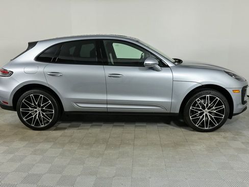 Certified 2025 Porsche Macan image 28