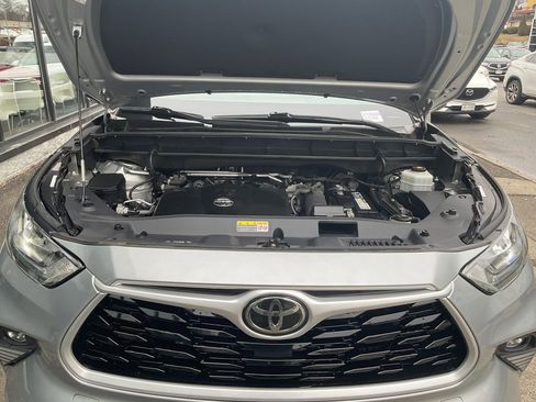 Used 2020 Toyota Highlander LE image 12