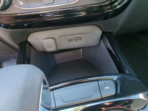 New 2026 Chevrolet Trax LT w/ LT Convenience Package FWD image 16