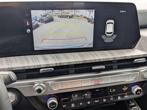 Used 2024 Kia Telluride EX w/ EX Captain's Chair Package image 17