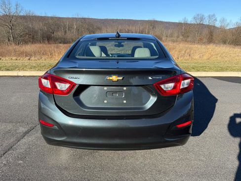 Used 2017 Chevrolet Cruze Premier image 7