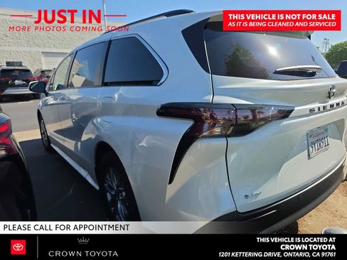 Used 2026 Toyota Sienna XLE FWD image 5