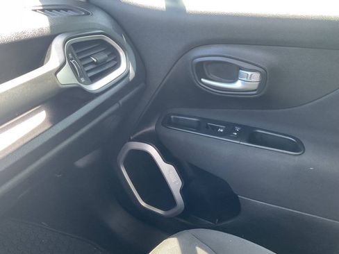 Used 2020 Jeep Renegade Latitude w/ Cold Weather Group AWD/4WD image 12