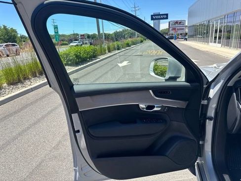 Certified 2025 Volvo XC90 B6 Plus AWD/4WD image 19