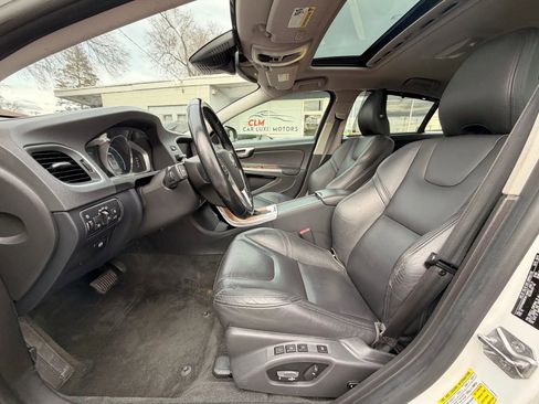 Used 2016 Volvo S60 T5 Inscription Platinum w/ Climate Package image 8