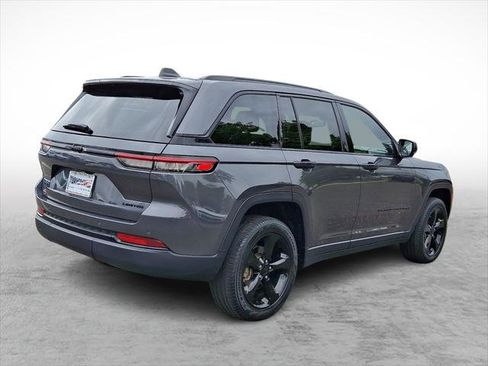 Certified 2024 Jeep Grand Cherokee Limited w/ Black Appearance Package AWD/4WD image 5