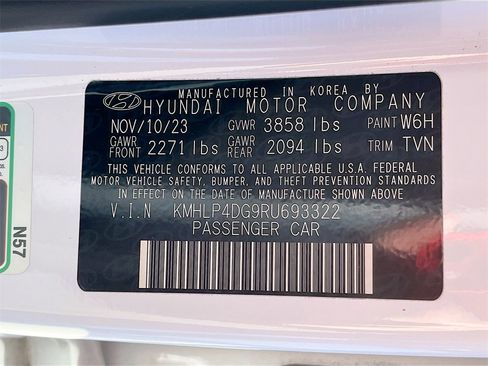 Used 2024 Hyundai Elantra Limited image 32