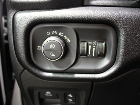 Used 2019 RAM 1500 Big Horn AWD/4WD image 8