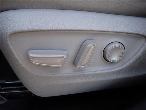 Used 2021 Toyota Highlander Limited image 15