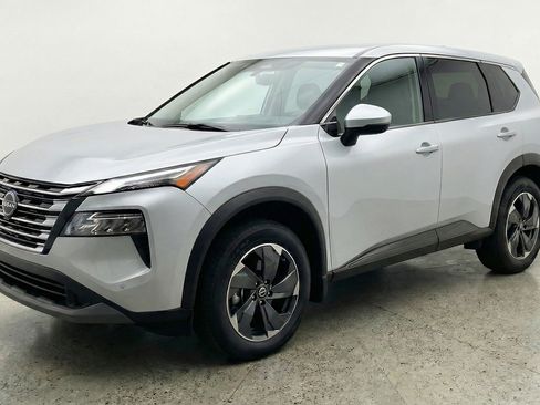 Used 2025 Nissan Rogue SV AWD/4WD image 3
