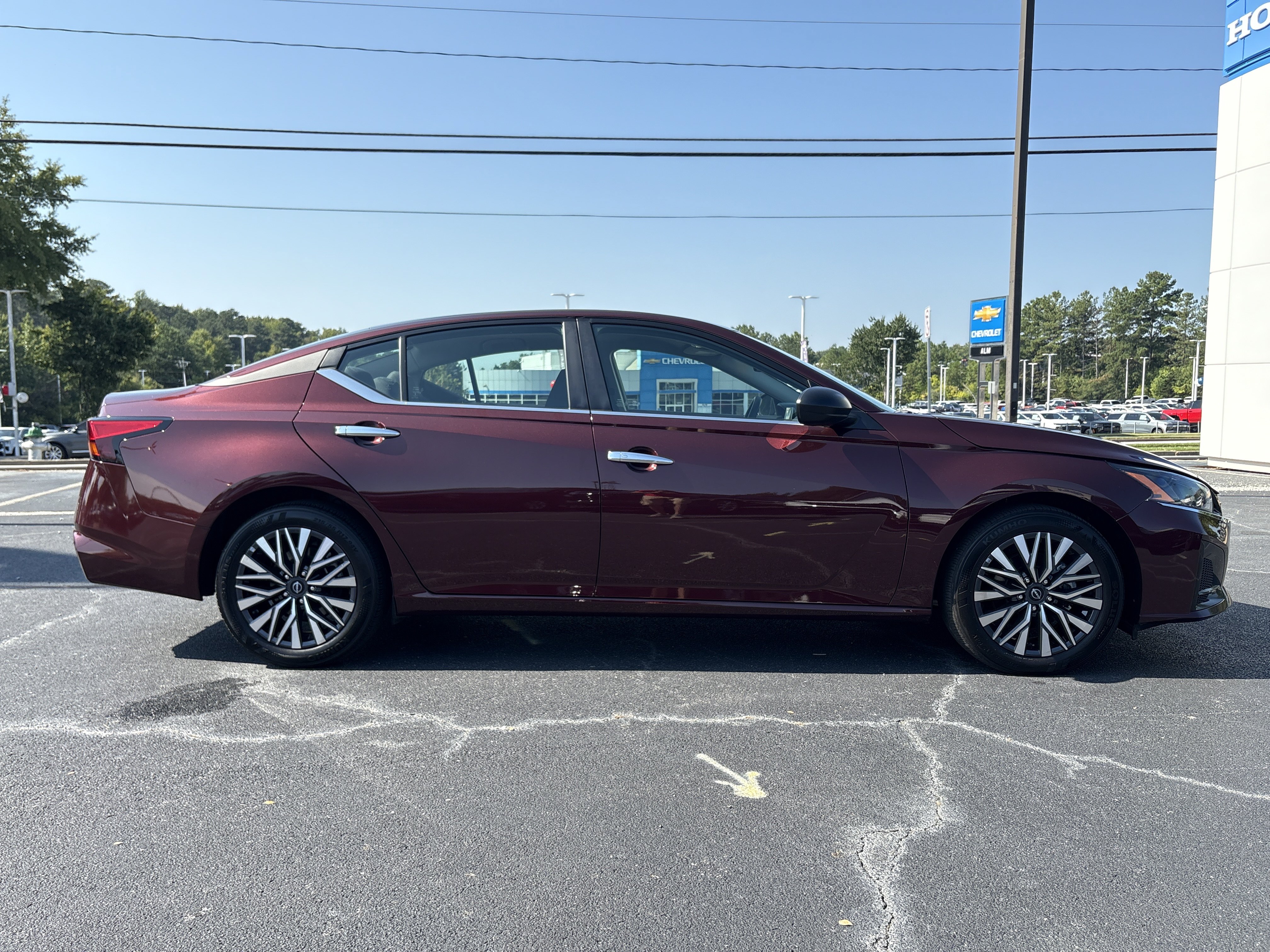 Used 2025 Nissan Altima 2.5 SV FWD image 32